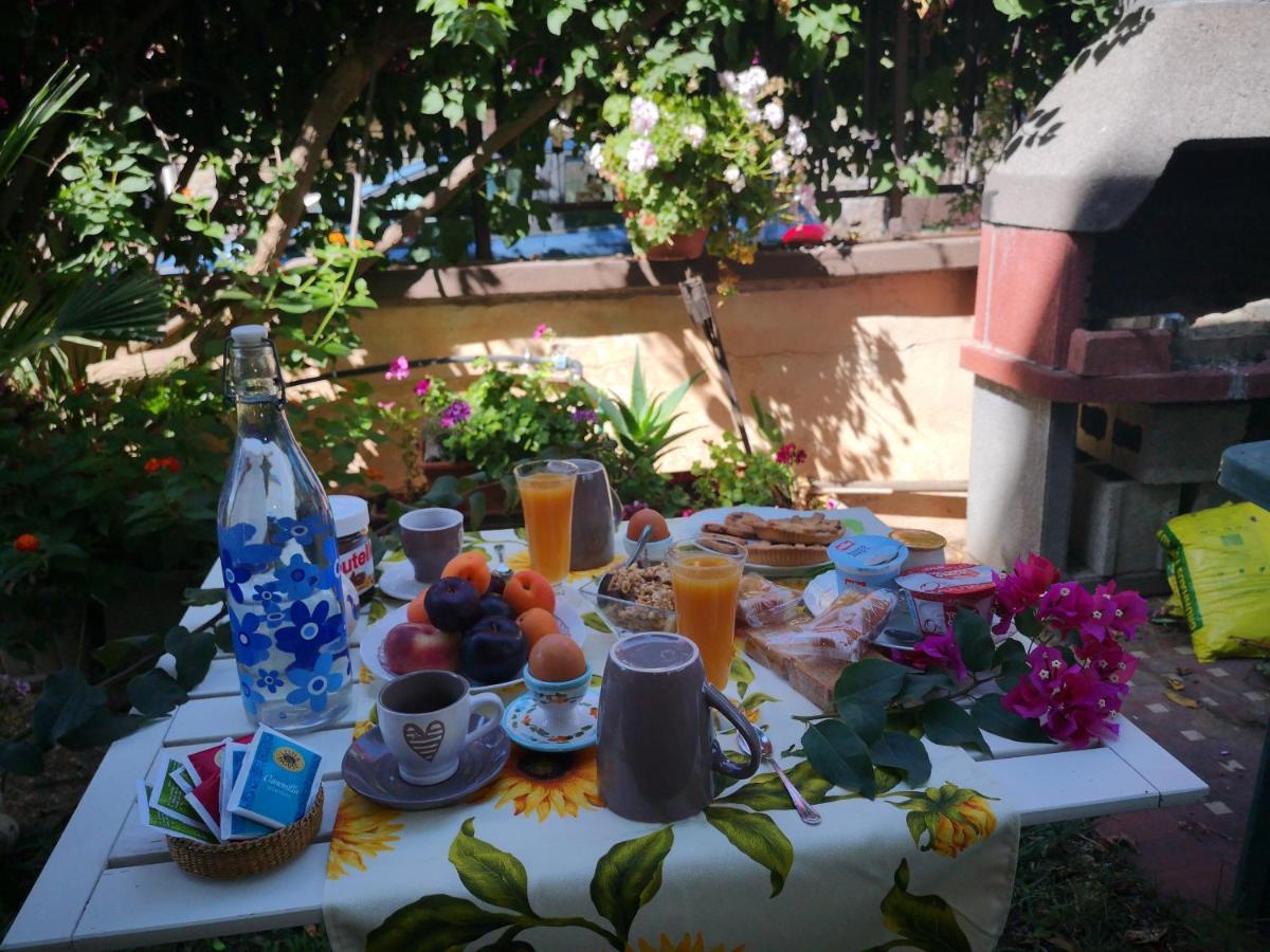Il Giardino Di Anna - Charming Rooms In Cagliari Luaran gambar