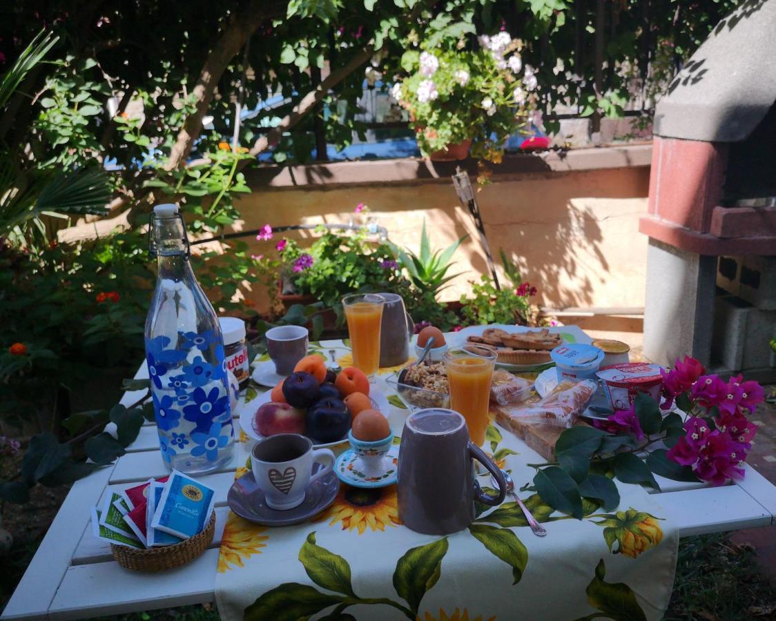 Il Giardino Di Anna - Charming Rooms In Cagliari Luaran gambar